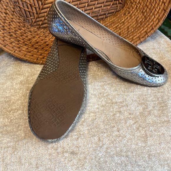 Tory Burch Silver Flats with Gunmetal Medallion - Picture 2 of 8